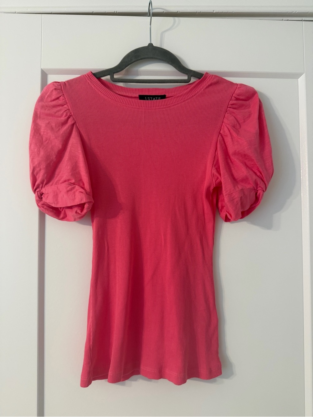STATE Ribbed Puff Sleeve Top in Hot Pink